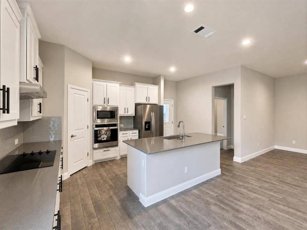 1017 Greencove Drive, Midlothian, TX 76065