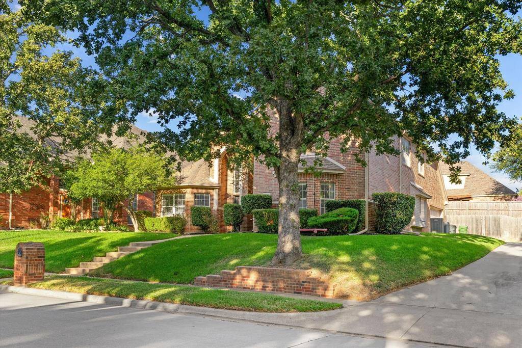 8212 Hallmark Drive, North Richland Hills, TX 76182