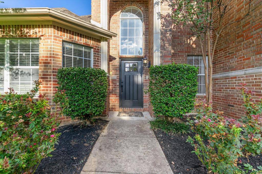 8212 Hallmark Drive, North Richland Hills, TX 76182