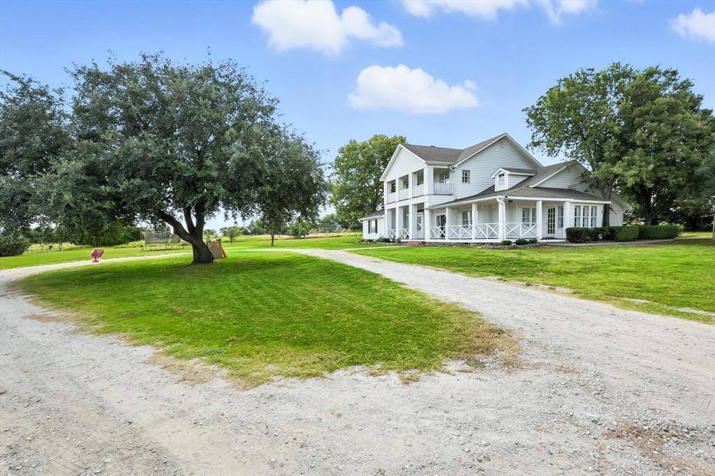185 Quail Run Court, Decatur, TX 76234