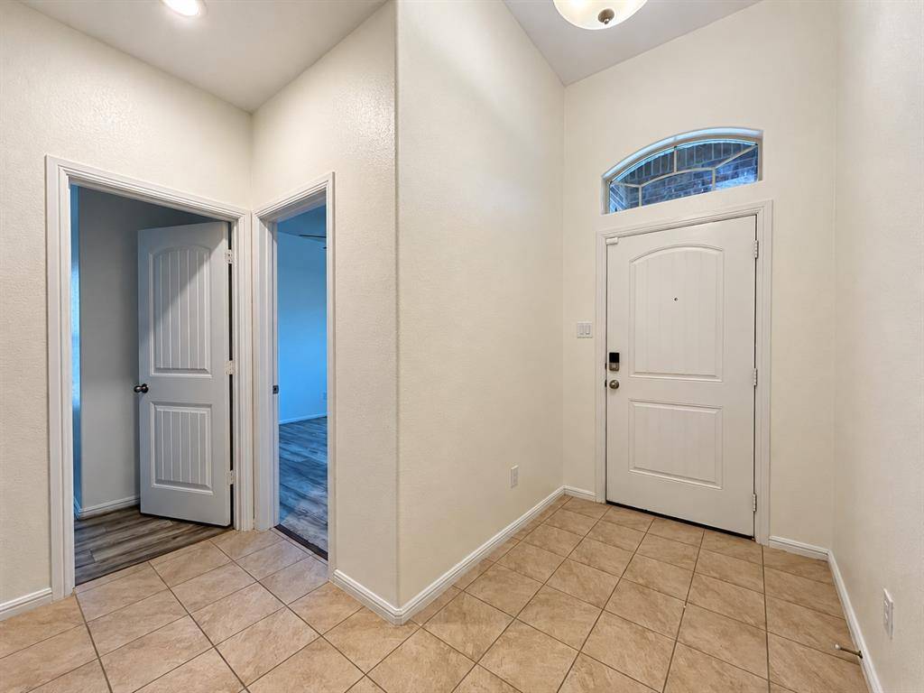 712 Ben Lake Trail, Fort Worth, TX 76120