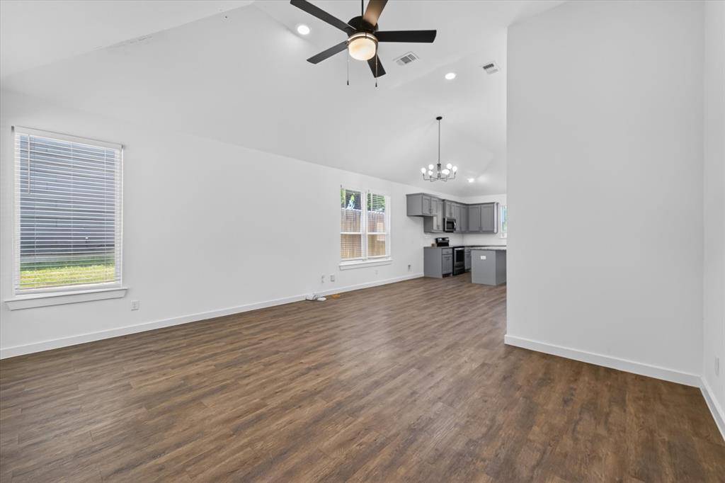 610 E Texas Street, Denison, TX 75021