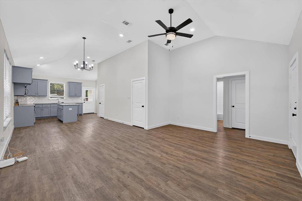 610 E Texas Street, Denison, TX 75021