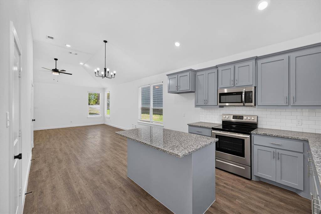 610 E Texas Street, Denison, TX 75021