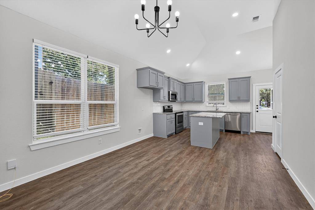 610 E Texas Street, Denison, TX 75021