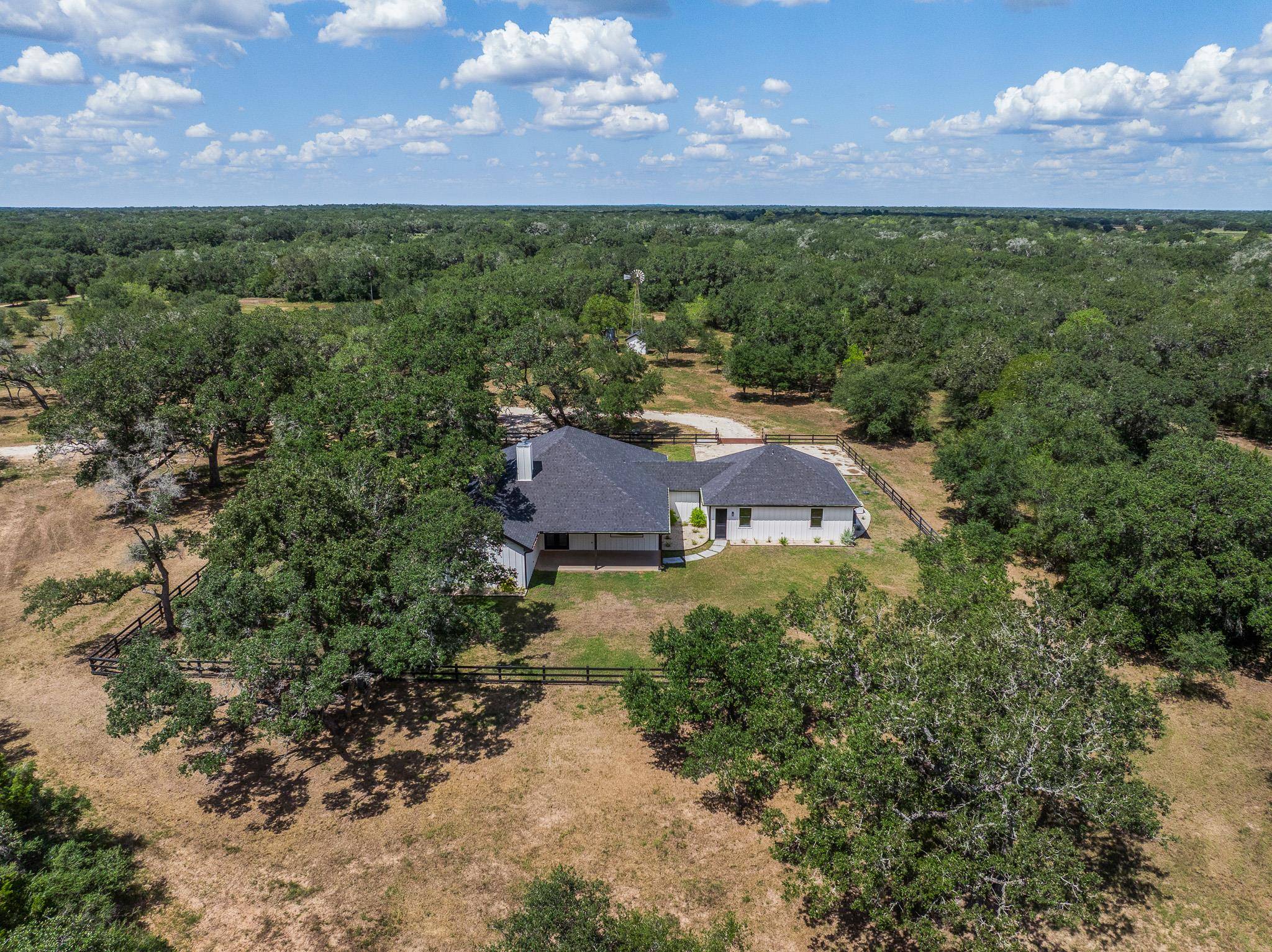 1109 County Road 157, Columbus, TX 78934