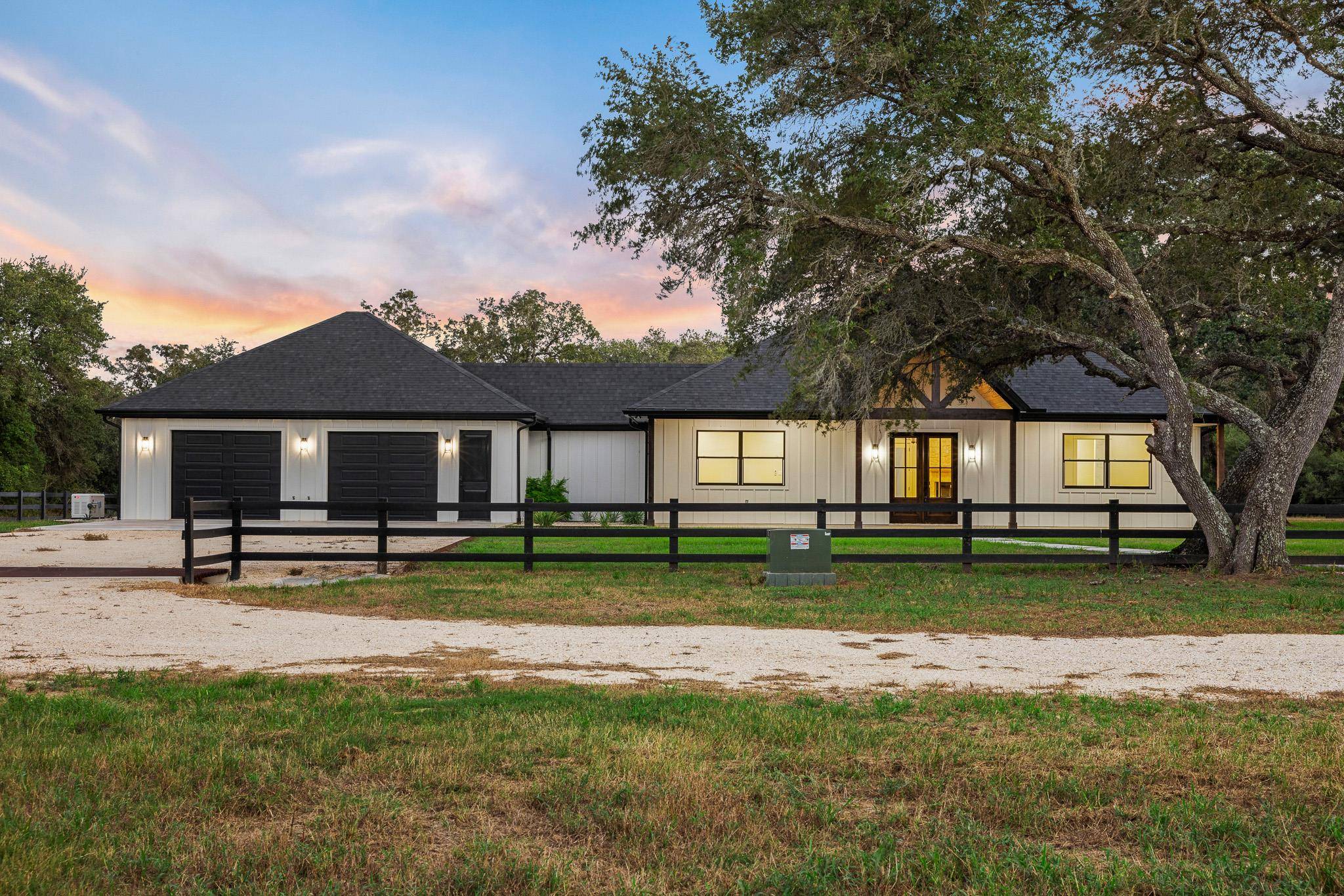1109 County Road 157, Columbus, TX 78934