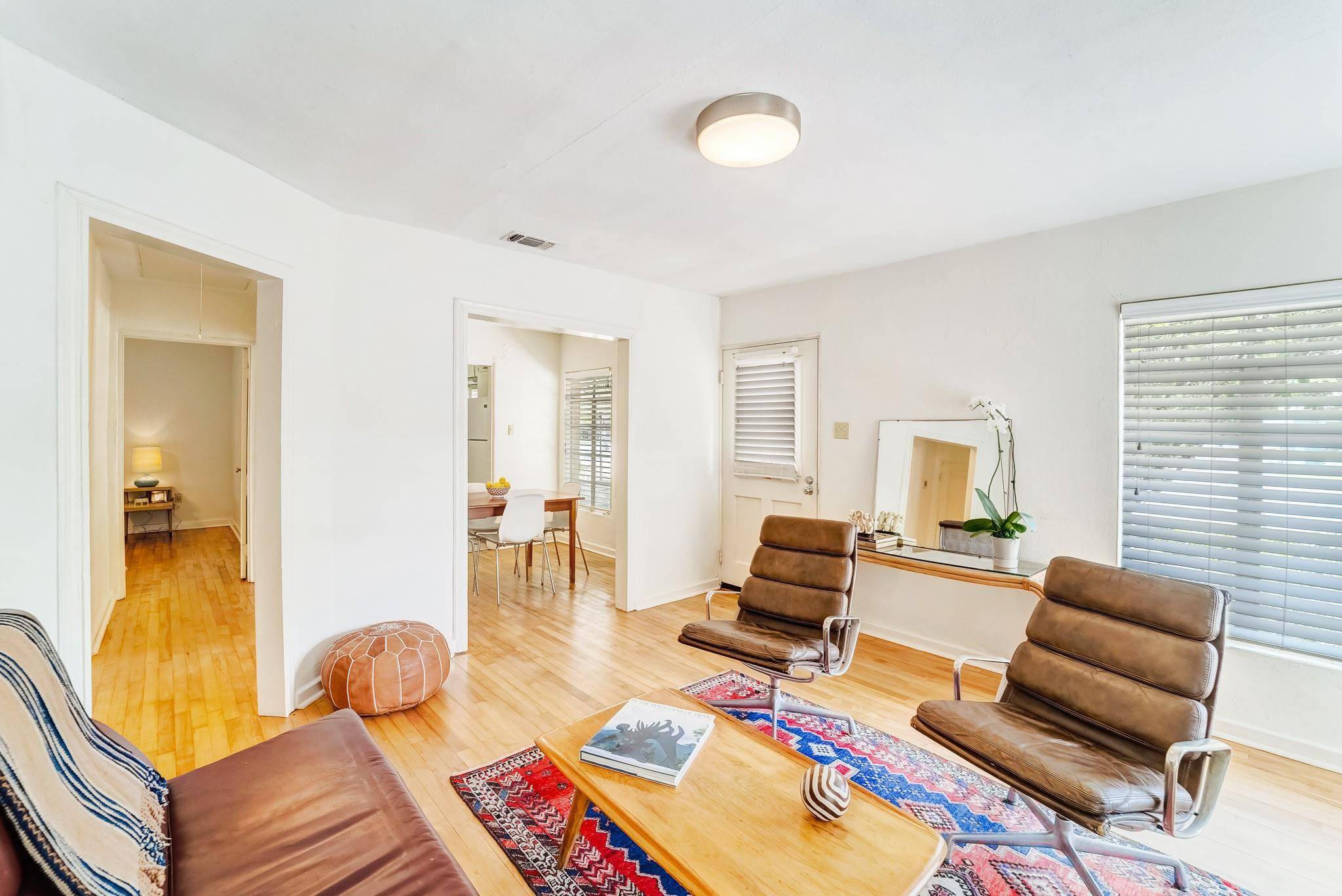 1064 Sycamore ST, San Marcos, TX 78666