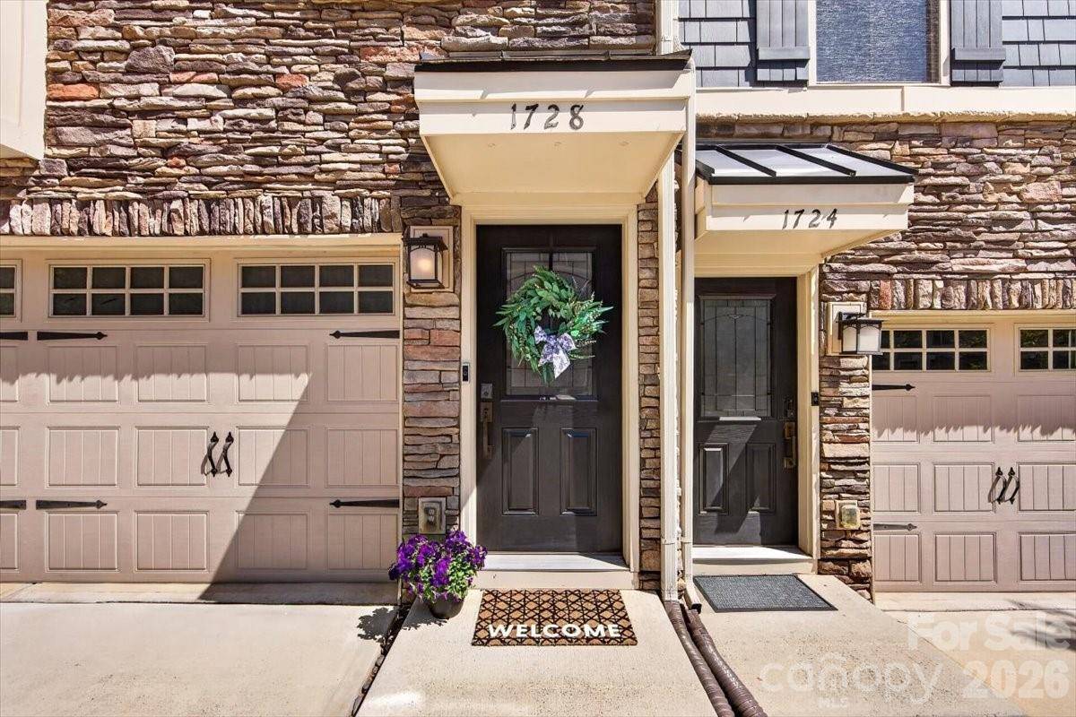 1728 Town Oak LN, Charlotte, NC 28205