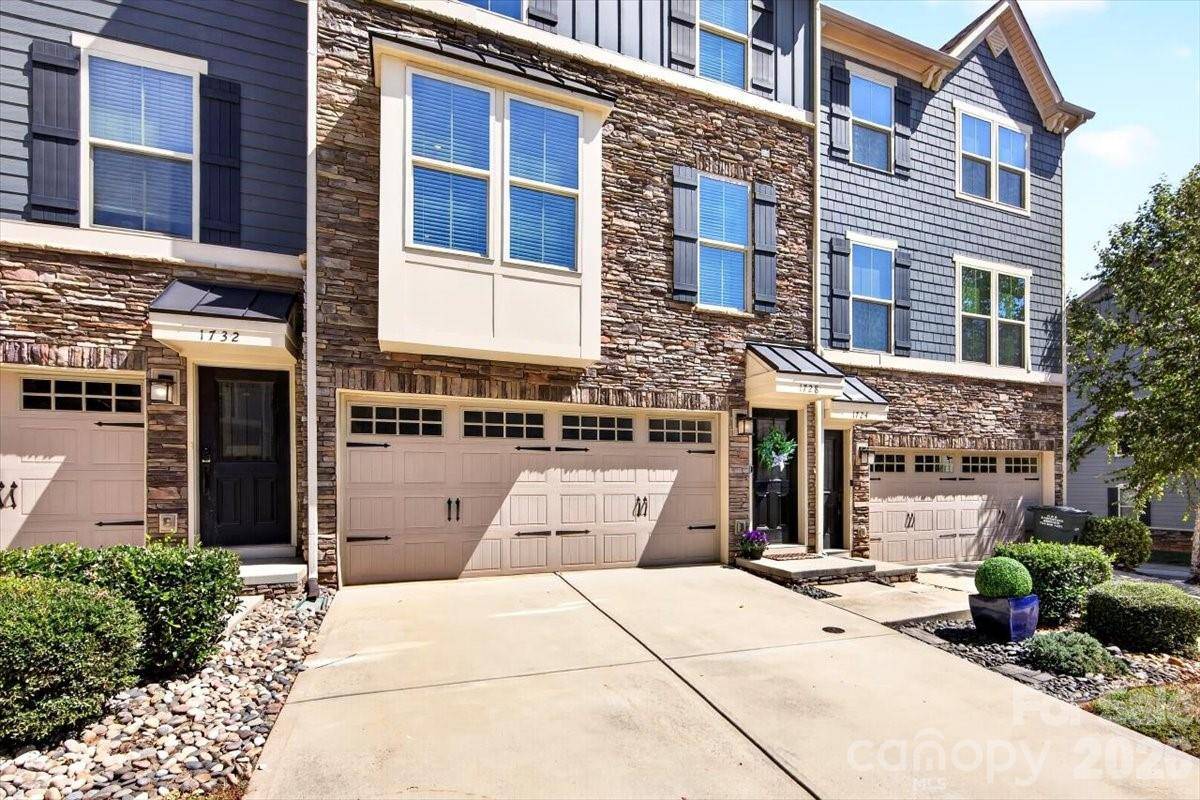 1728 Town Oak LN, Charlotte, NC 28205