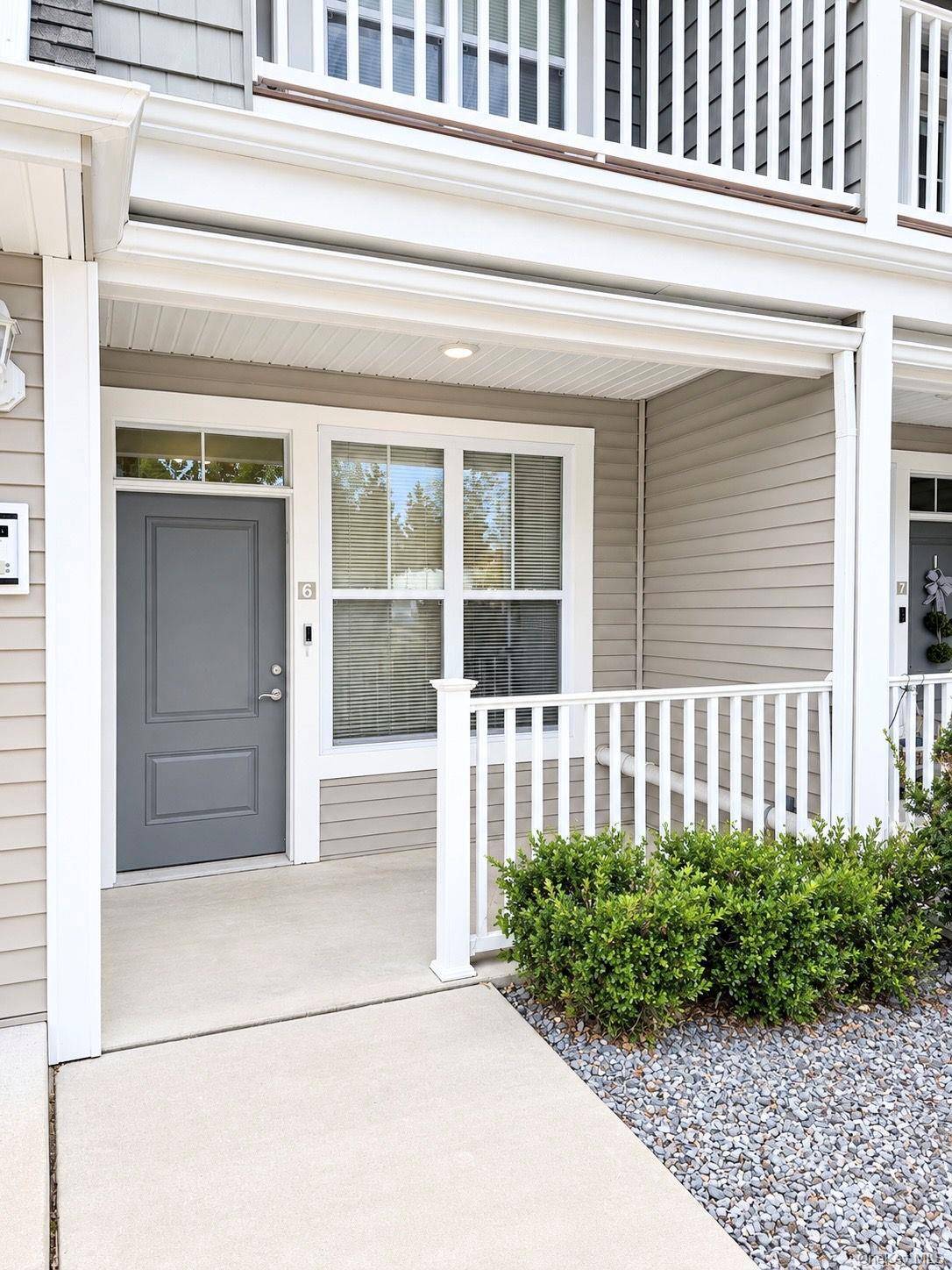 1046 New York AVE #6, Huntington Station, NY 11746
