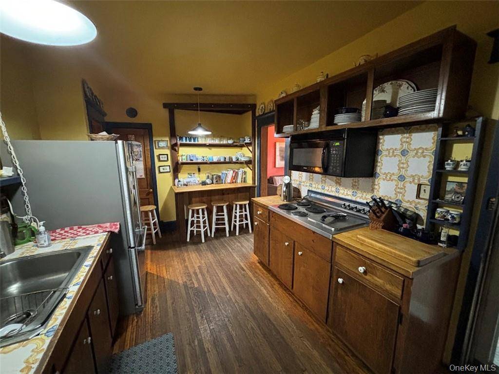 123 Plains RD, New Paltz, NY 12561