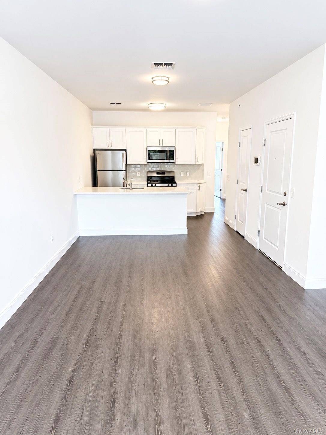 1046 New York AVE #15, Huntington Station, NY 11746