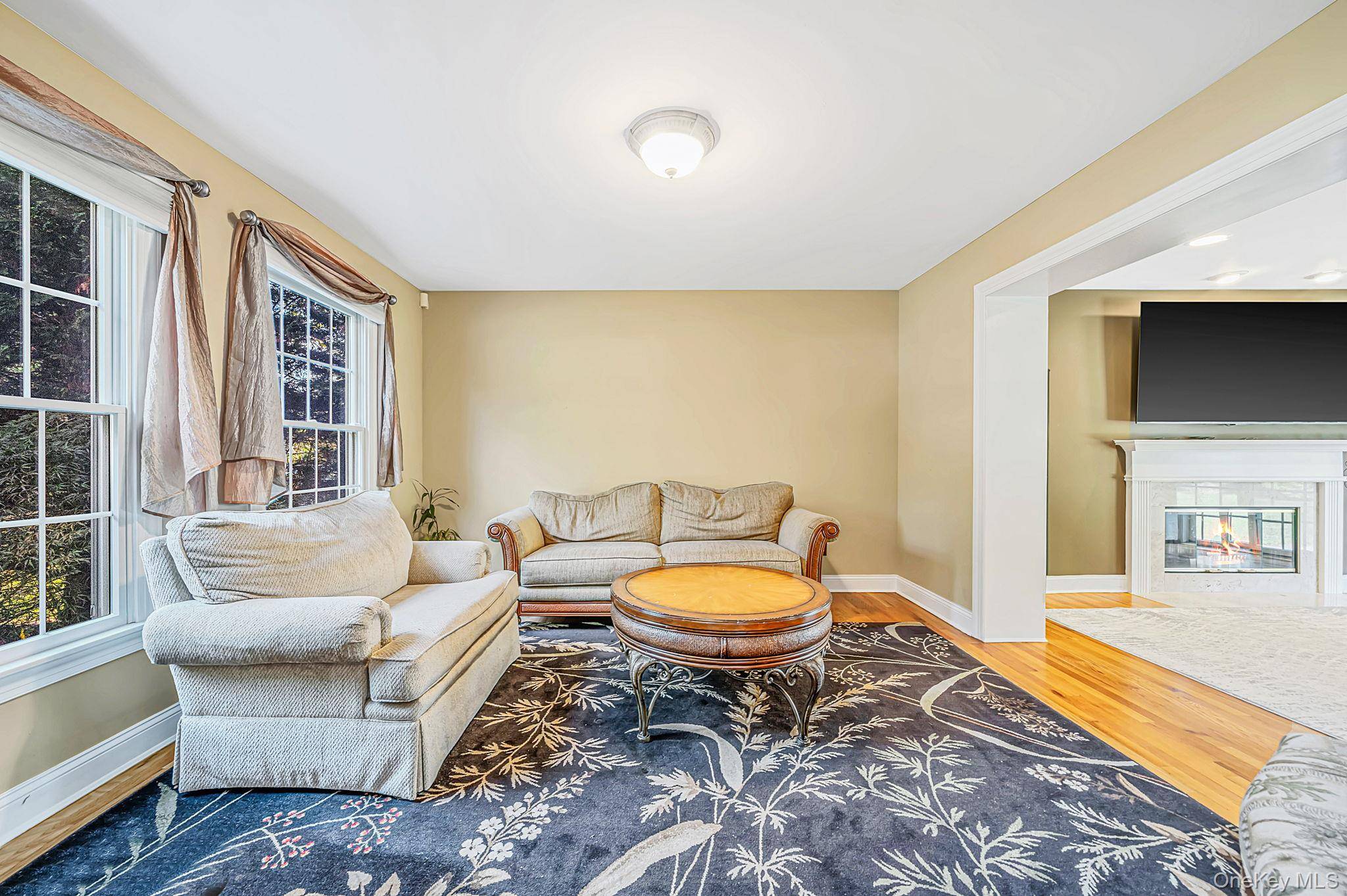 9 Franciscan LN, Smithtown, NY 11787