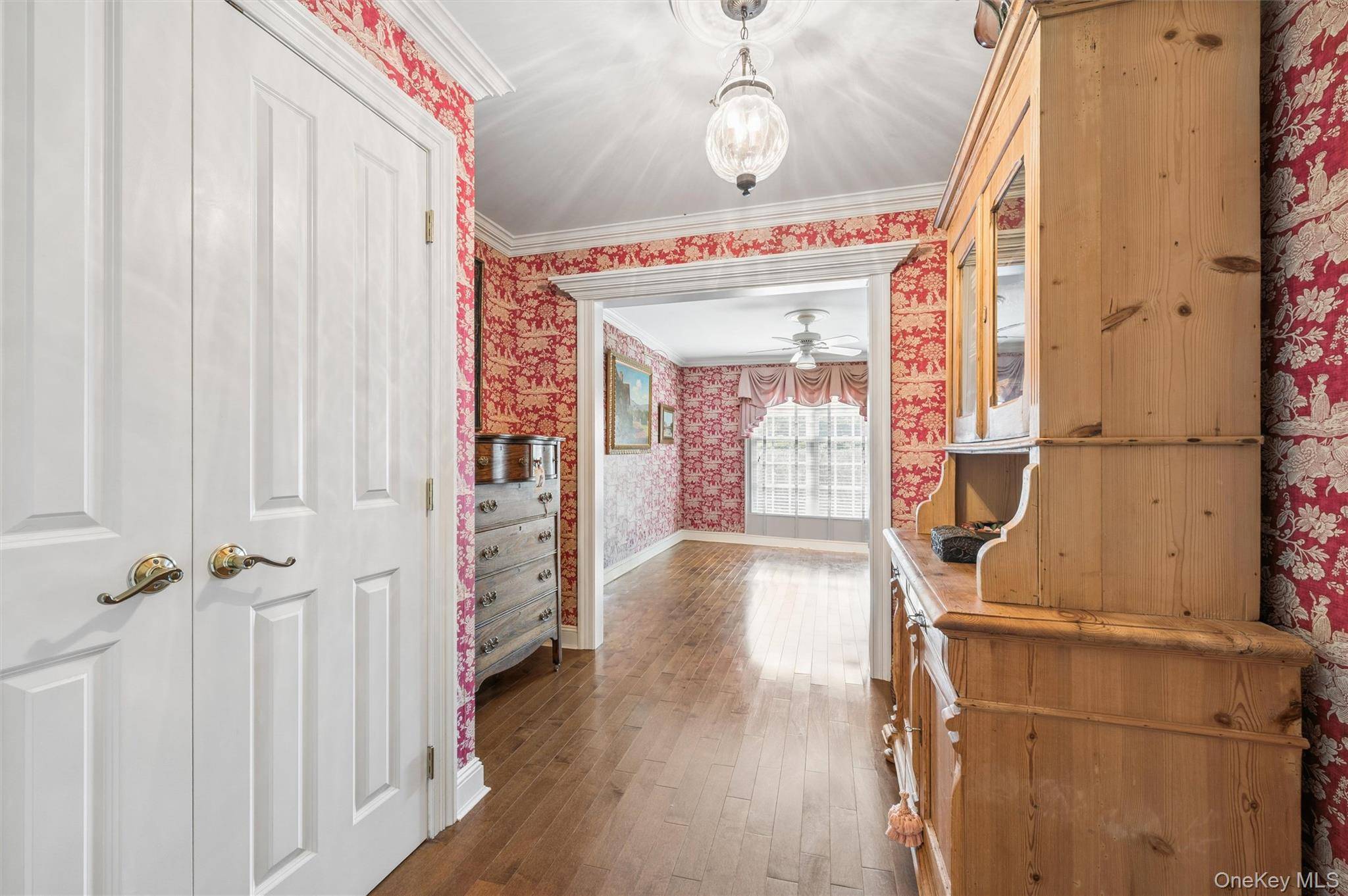 810 David Whites LN, Southampton, NY 11968