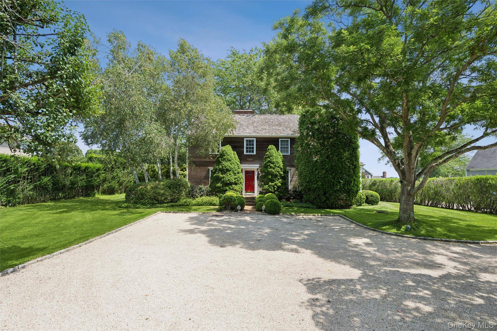 810 David Whites LN, Southampton, NY 11968