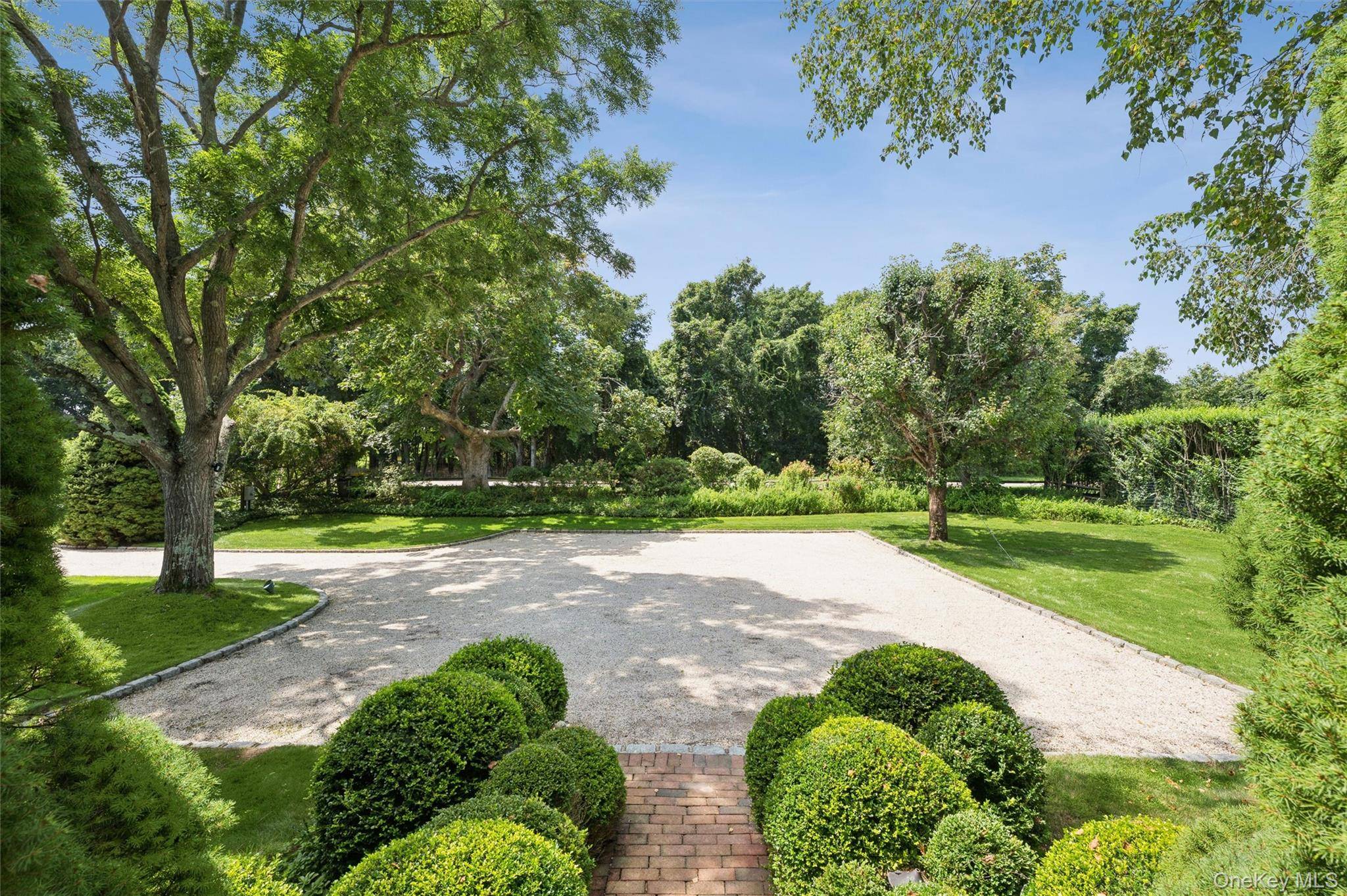 810 David Whites LN, Southampton, NY 11968