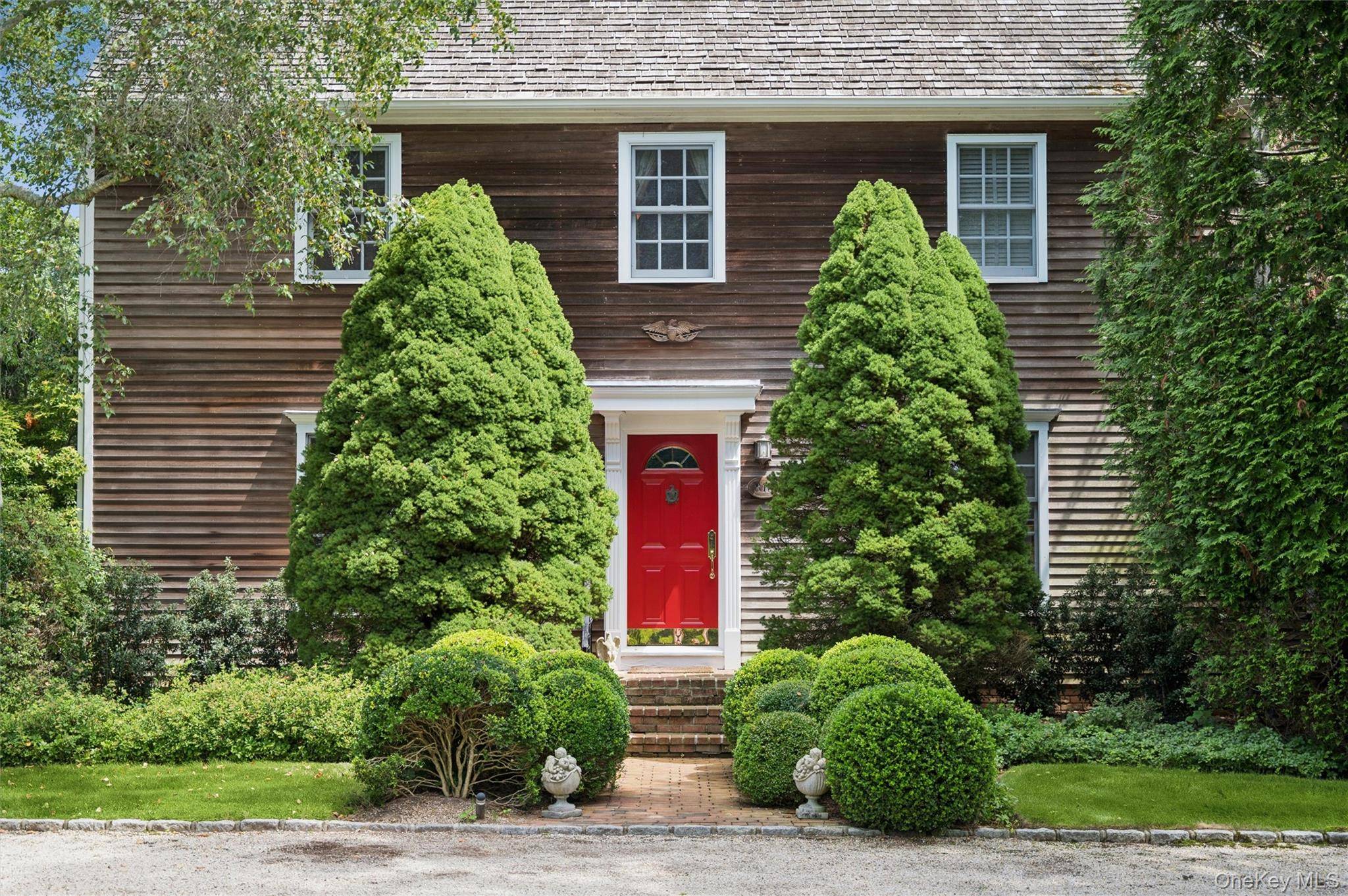 810 David Whites LN, Southampton, NY 11968