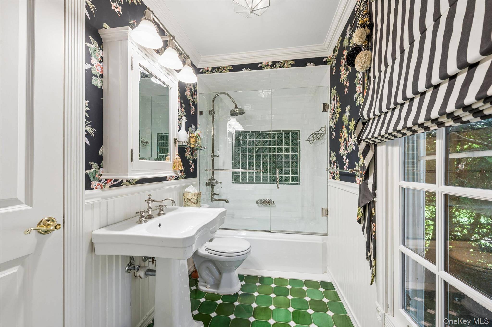 810 David Whites LN, Southampton, NY 11968