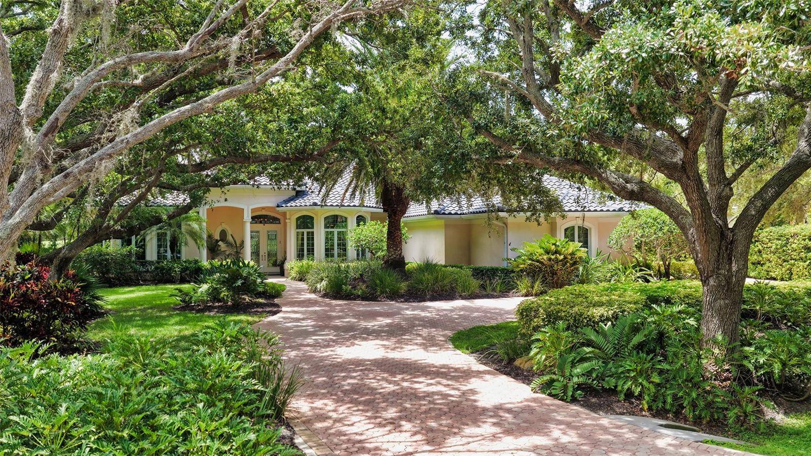 402 MACEWEN DR, Osprey, FL 34229