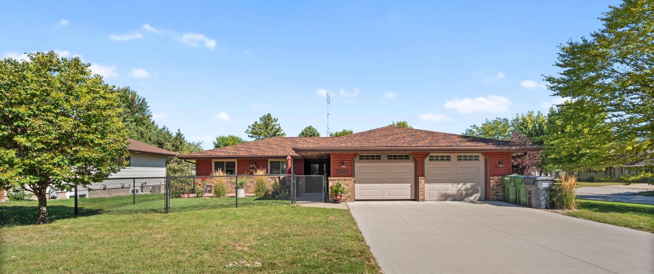 1040 Miles DR, Worthington, MN 56187