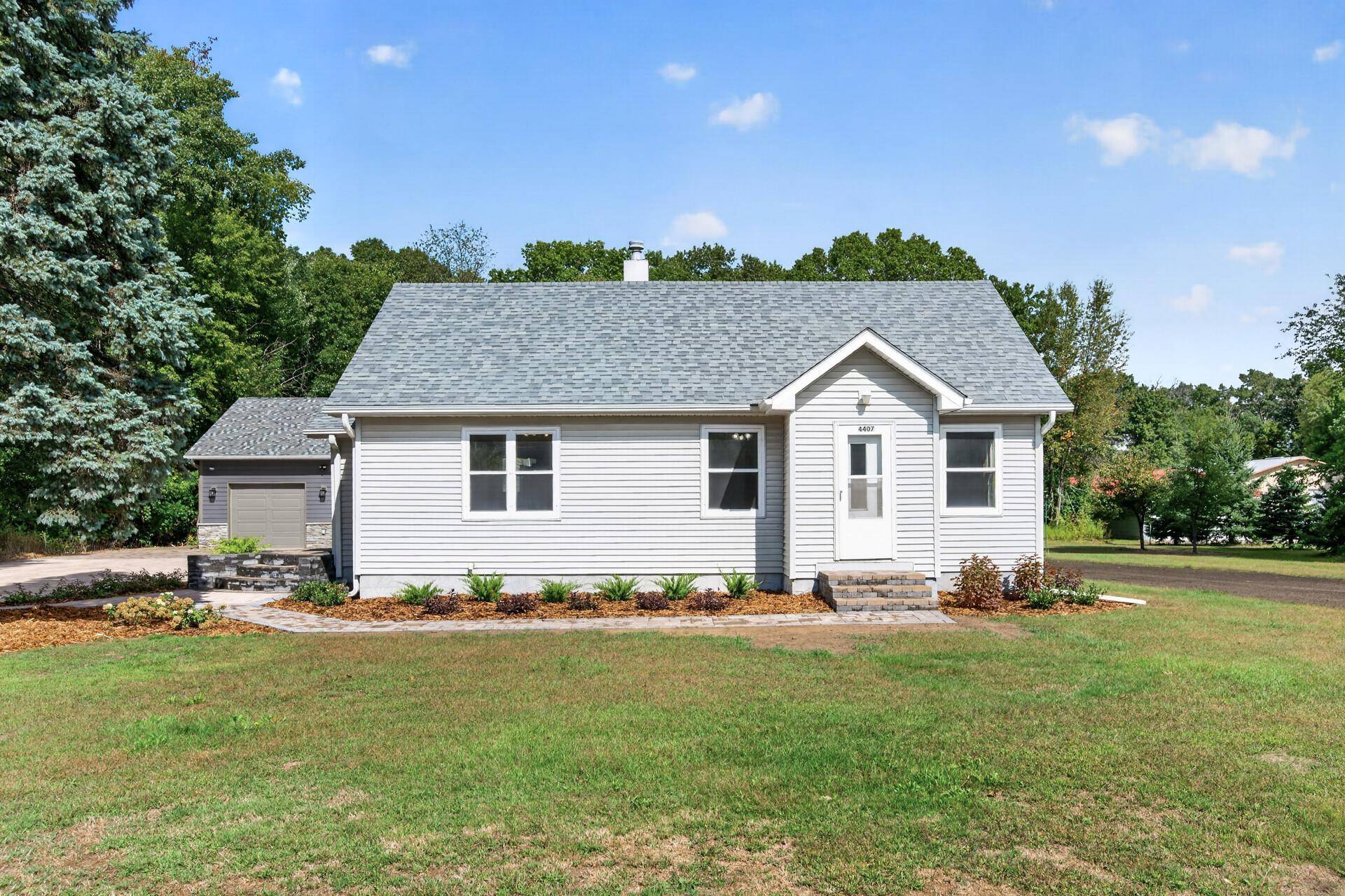 4407 Crosstown BLVD NE, Ham Lake, MN 55304
