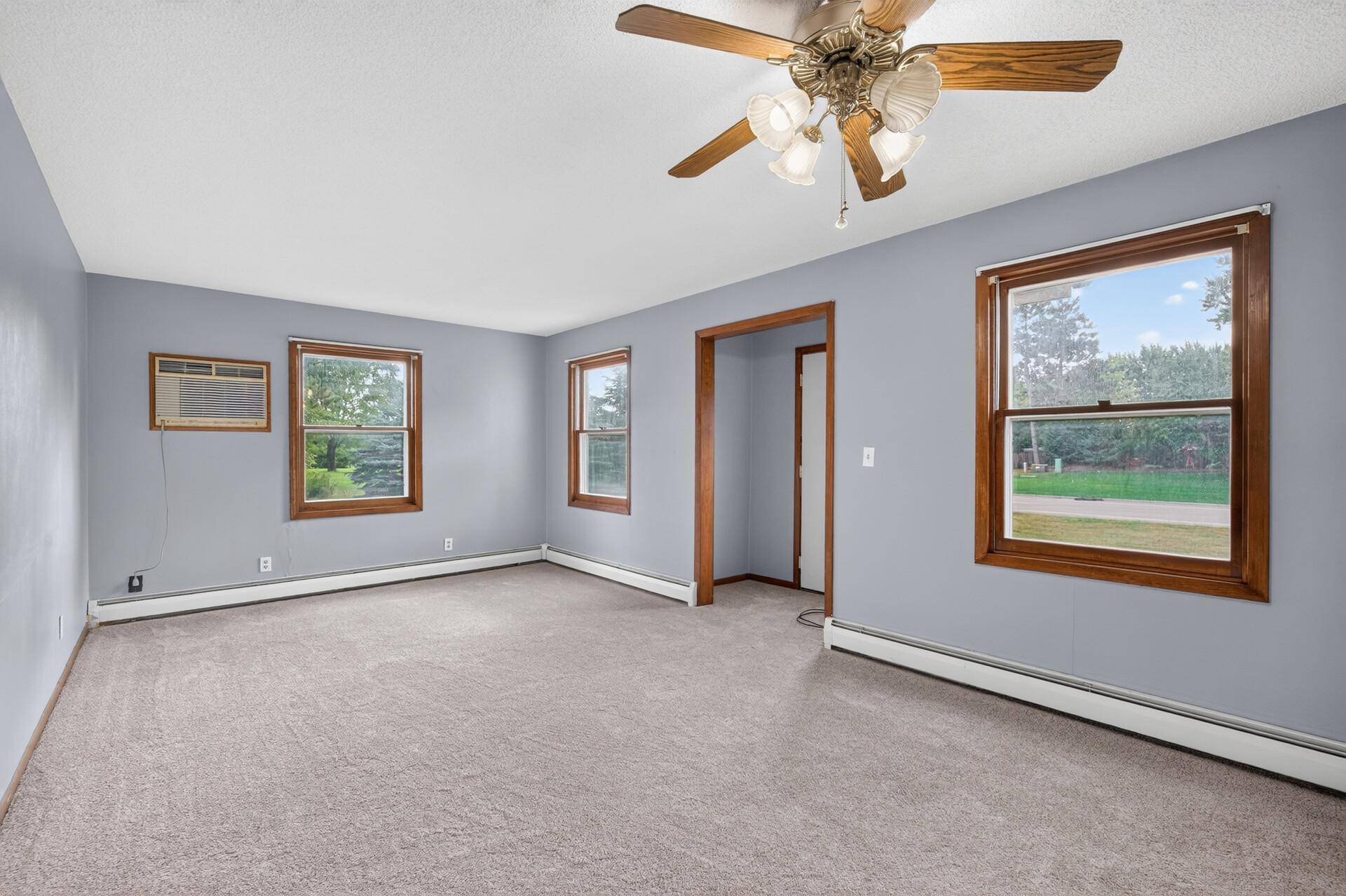 4407 Crosstown BLVD NE, Ham Lake, MN 55304