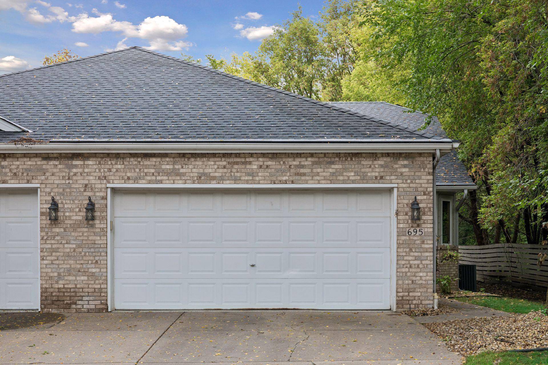 695 Emerald RDG, Roseville, MN 55113