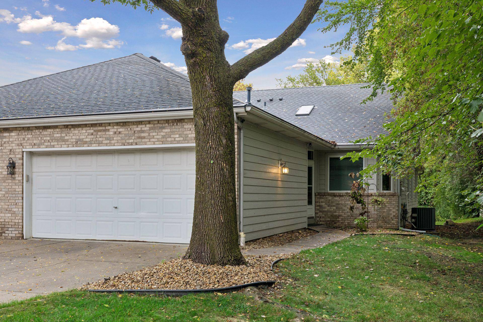 695 Emerald RDG, Roseville, MN 55113