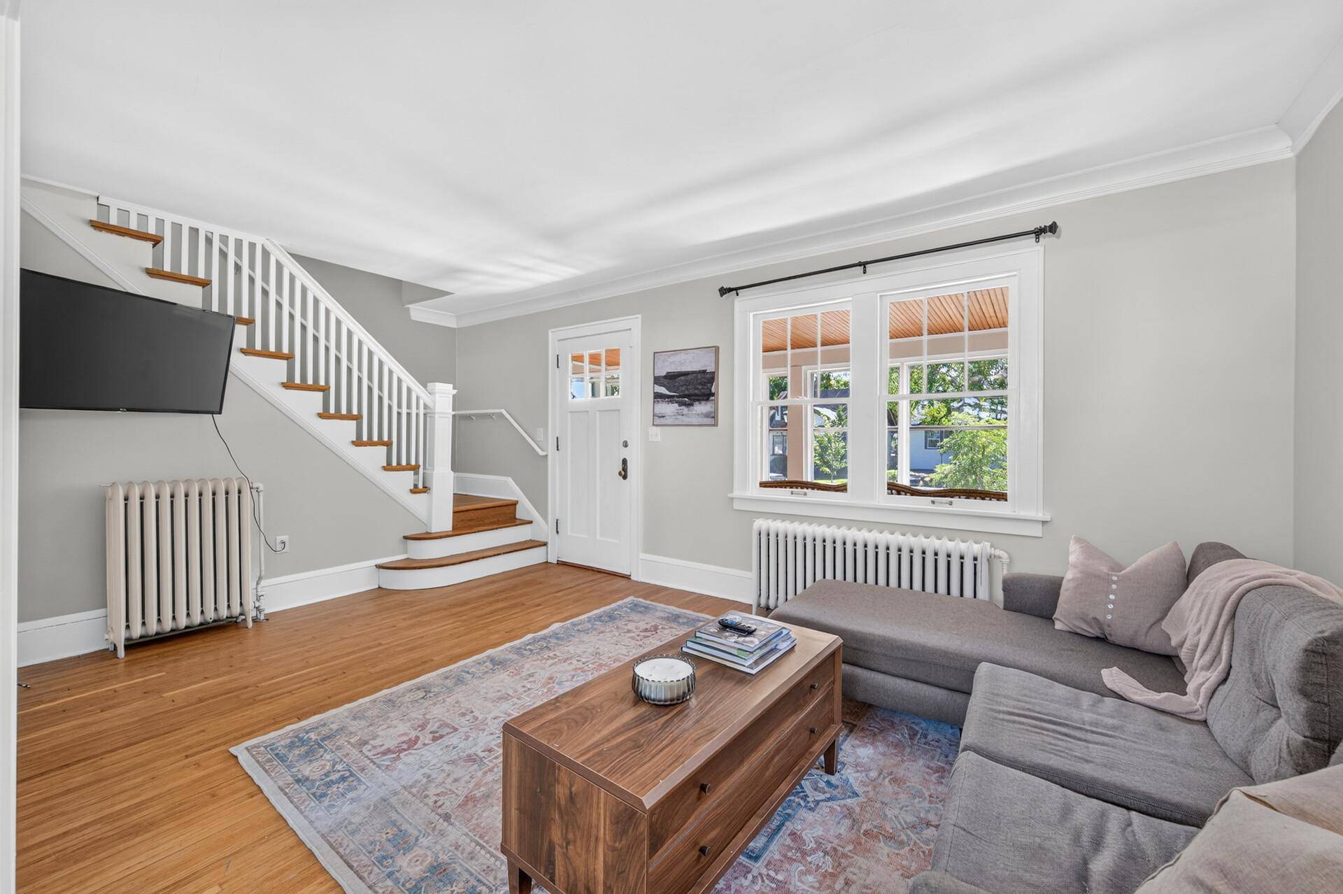 1439 Stanford AVE, Saint Paul, MN 55105