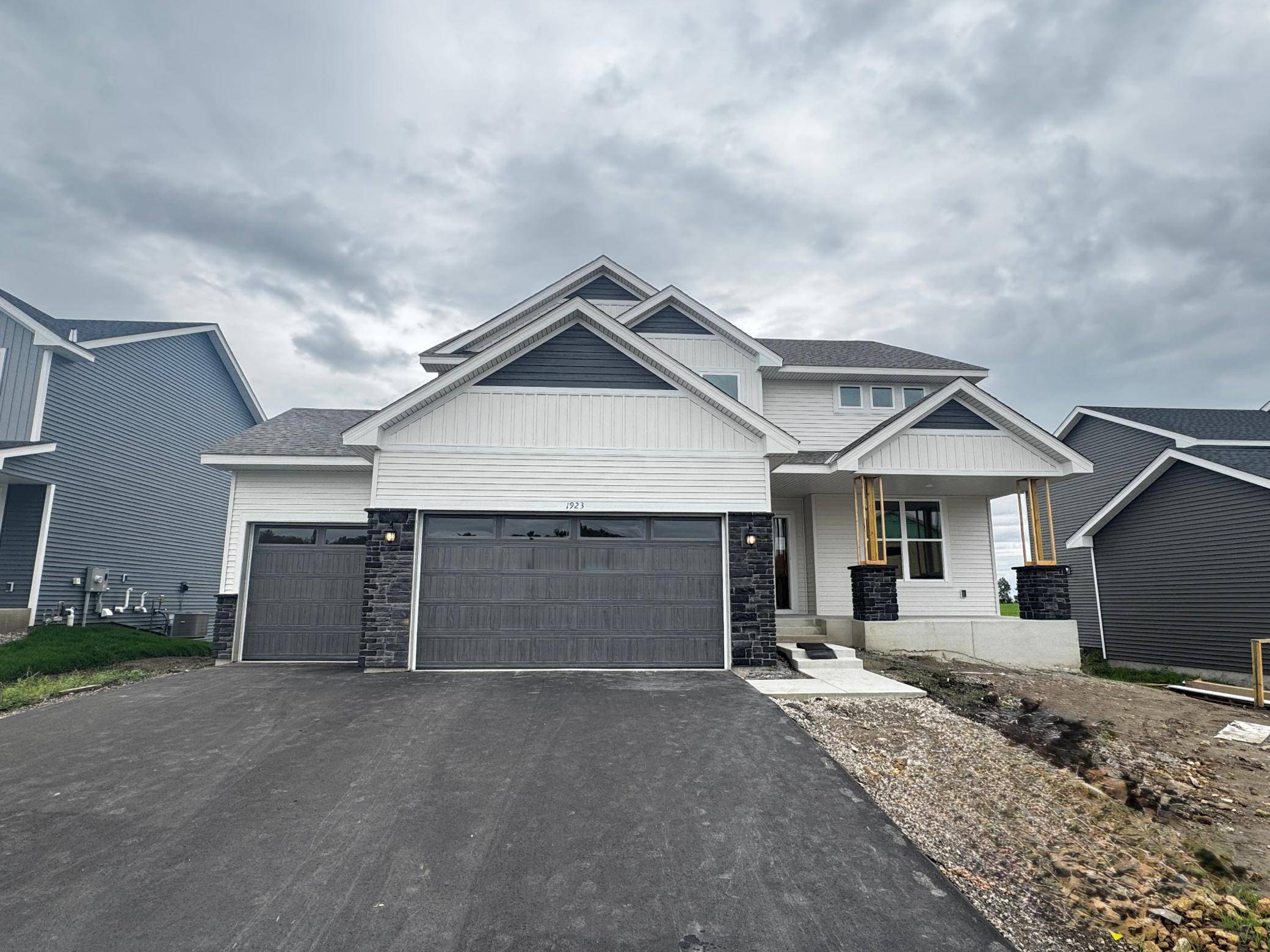 1923 Ravine RD, Carver, MN 55315