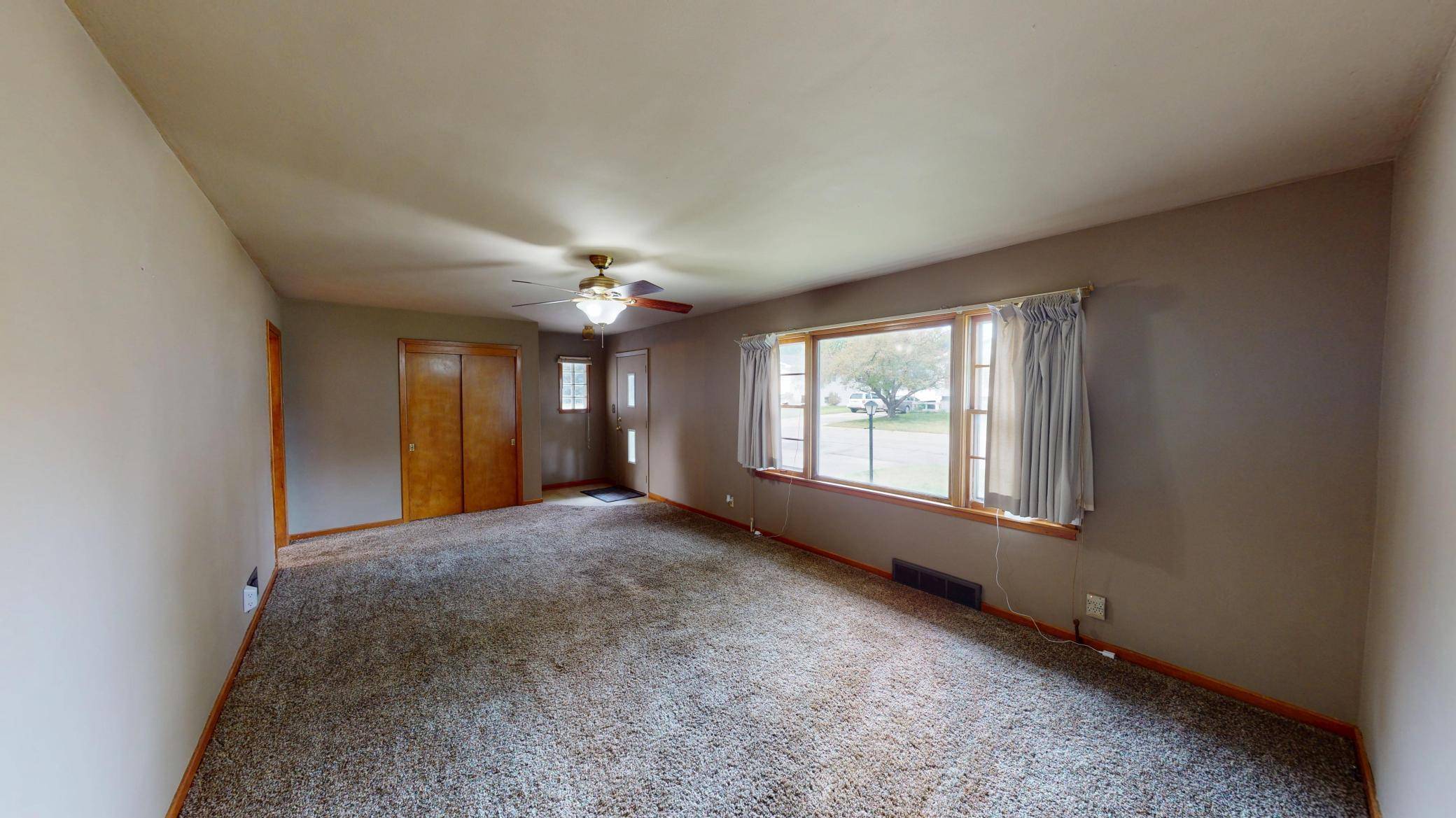 204 Fairview DR, Albert Lea, MN 56007