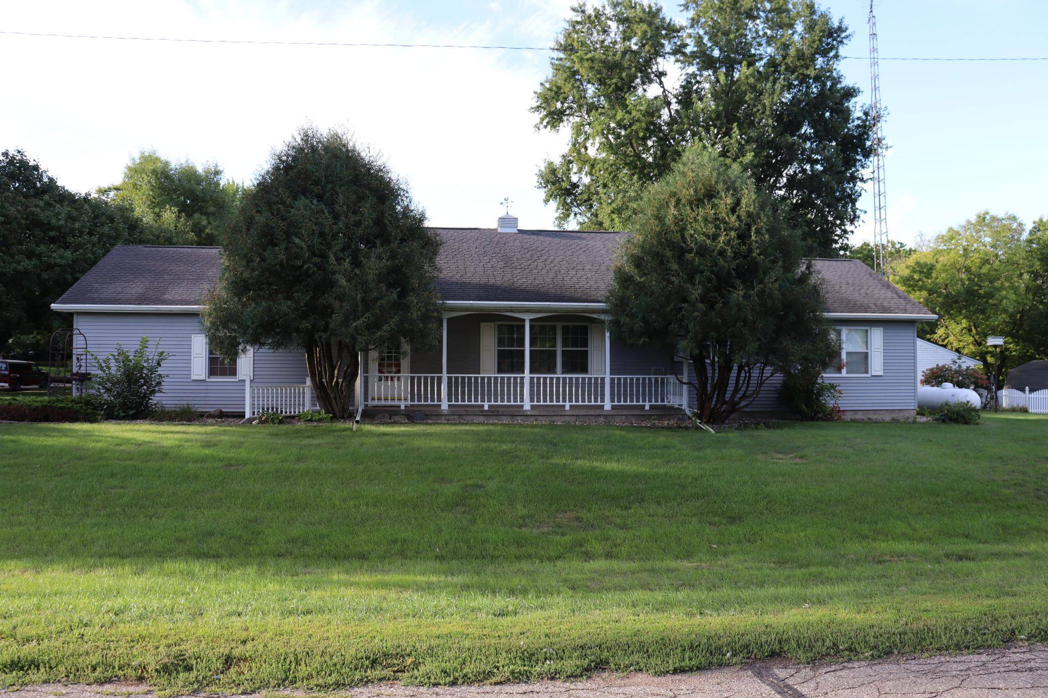 100 Hillside CT, Russell, MN 56169