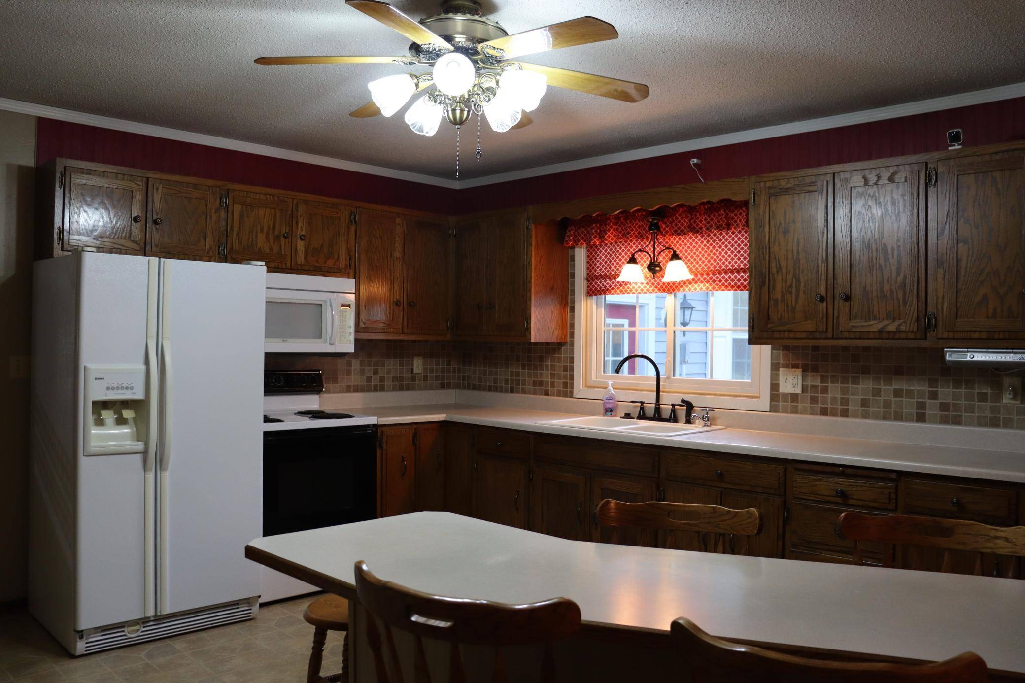 100 Hillside CT, Russell, MN 56169
