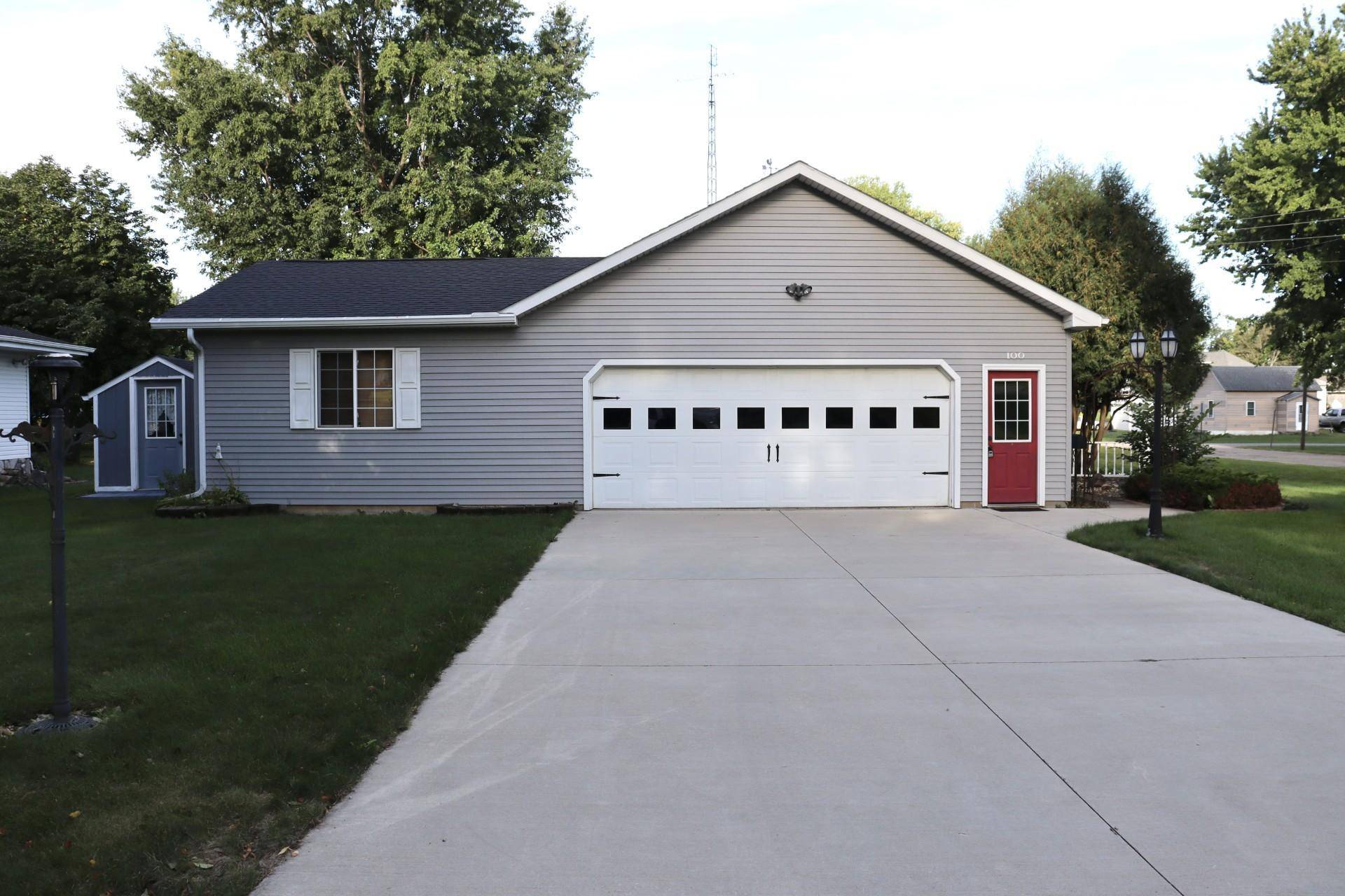 100 Hillside CT, Russell, MN 56169