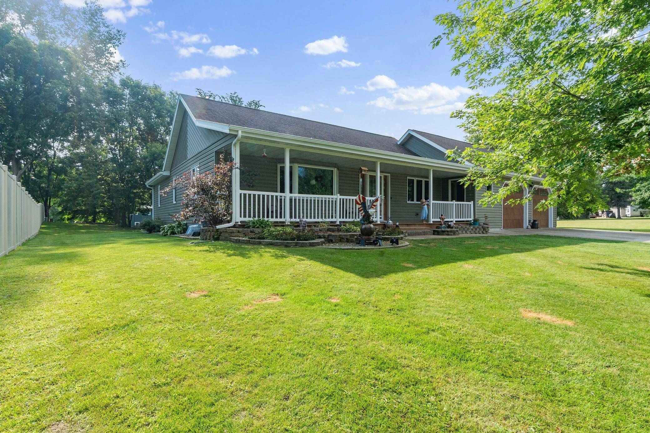 901 Geneva DR, Alexandria, MN 56308