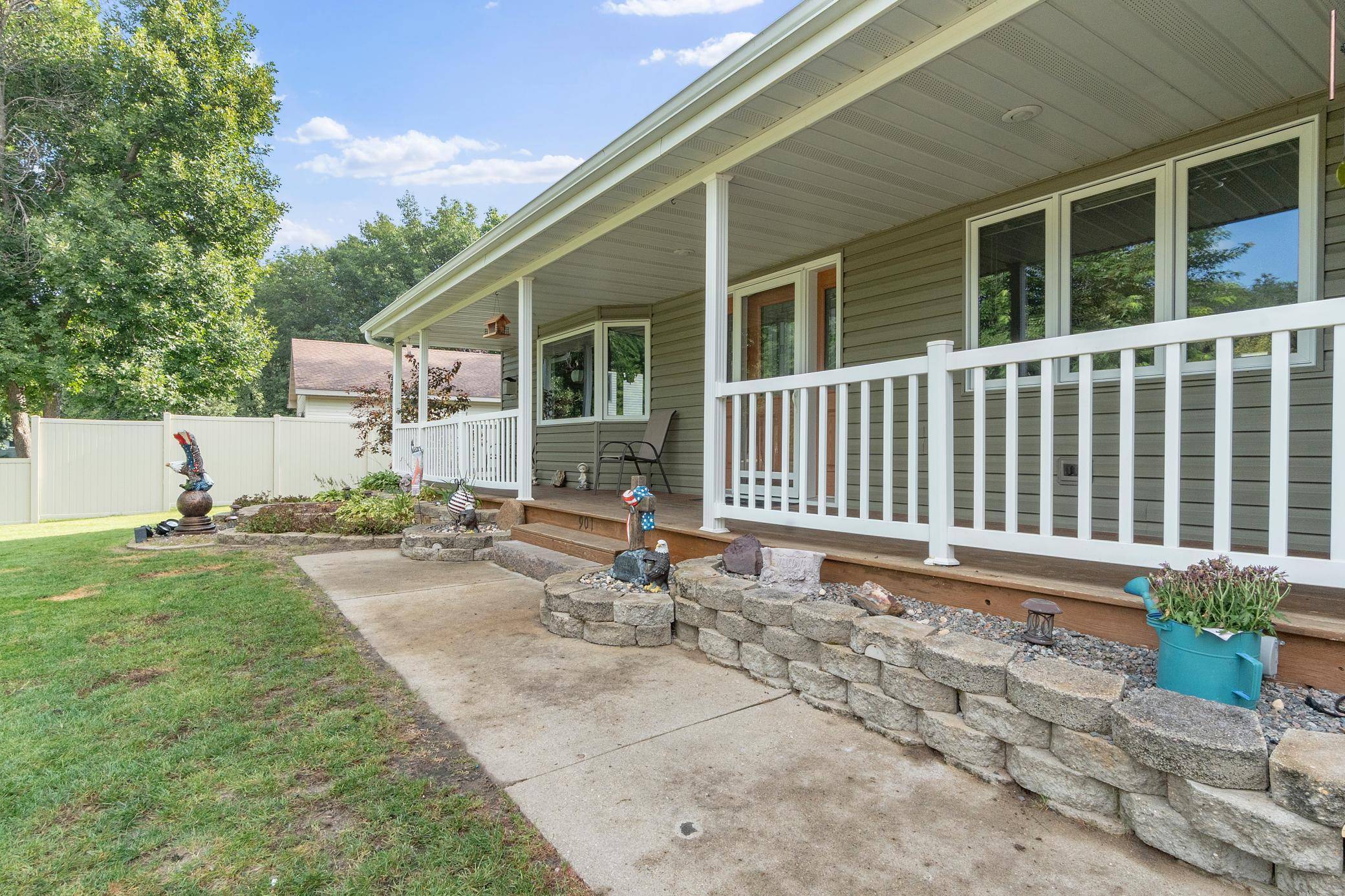 901 Geneva DR, Alexandria, MN 56308