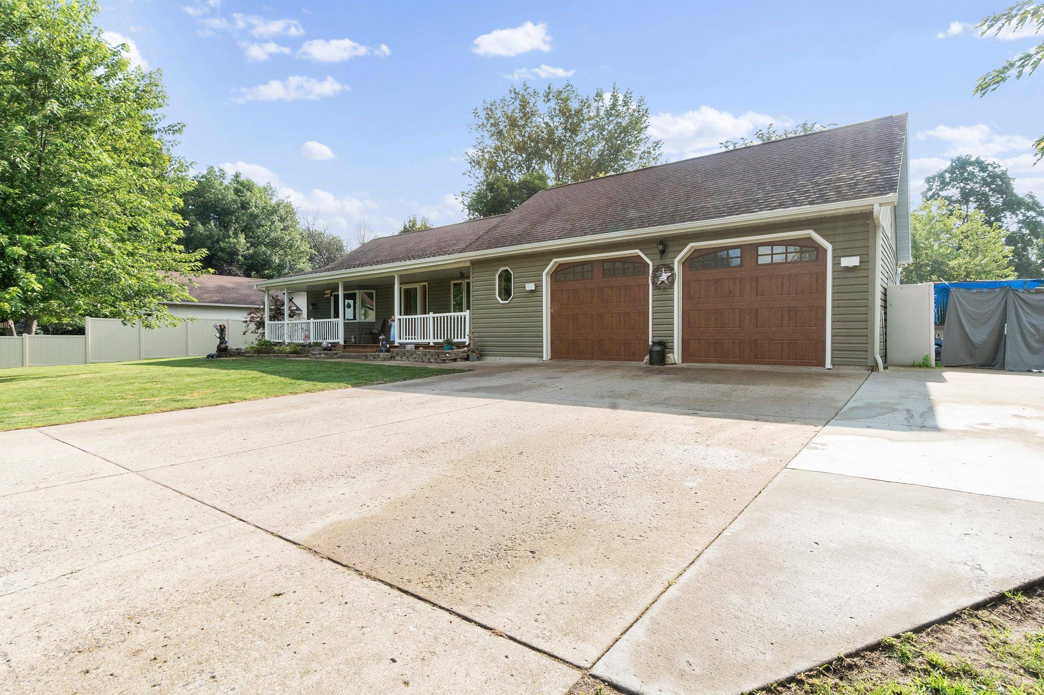 901 Geneva DR, Alexandria, MN 56308
