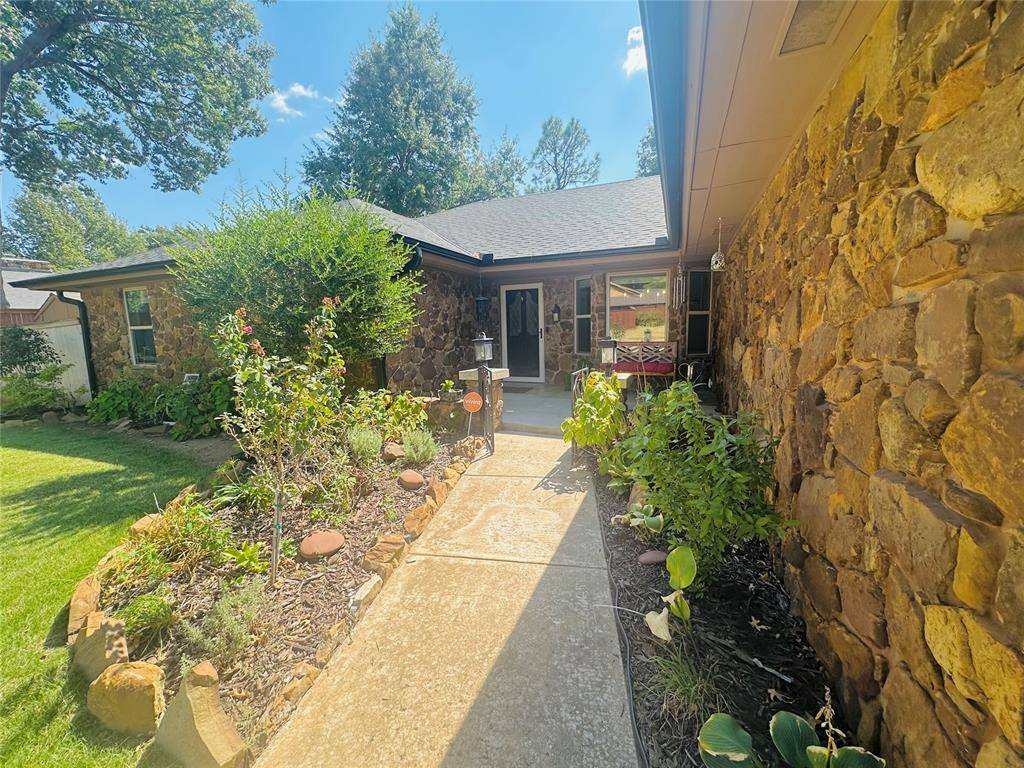 3918 Brookhollow RD, Norman, OK 73072