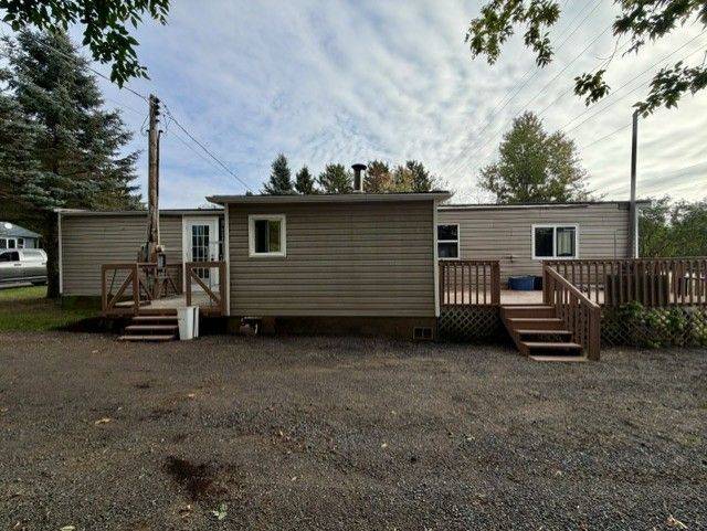 7 Sarawak DR, Thunder Bay, ON P7A 0T1