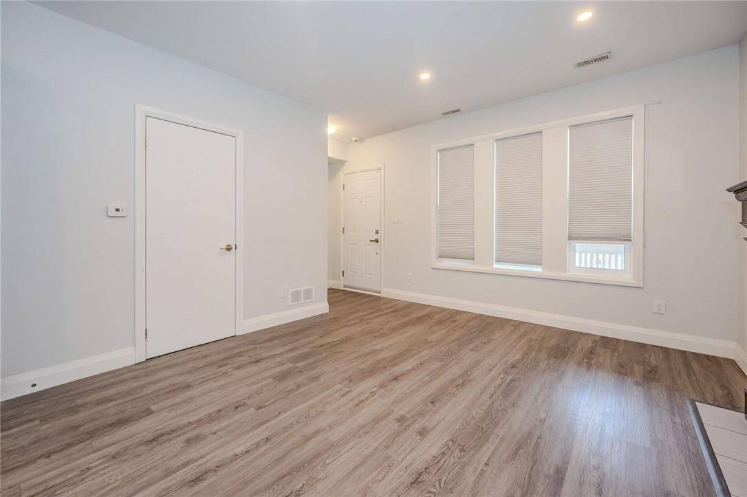 74 Cathcart ST, Hamilton, ON L8R 1M5