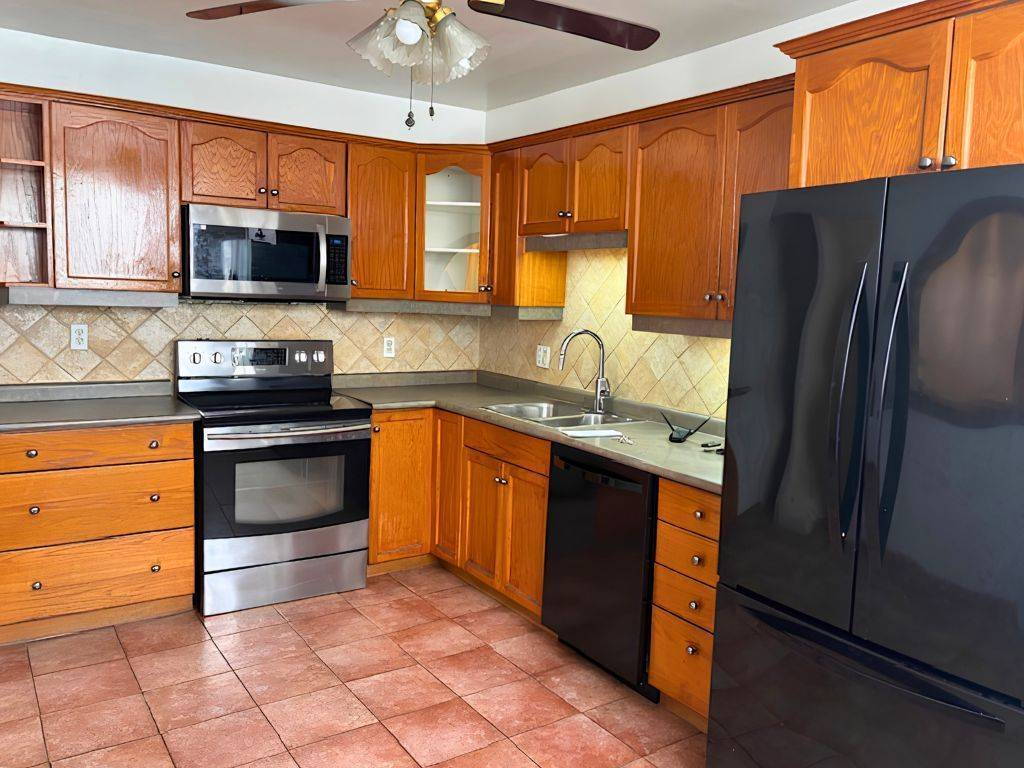 31 Kinrade AVE, Hamilton, ON L8L 6L5