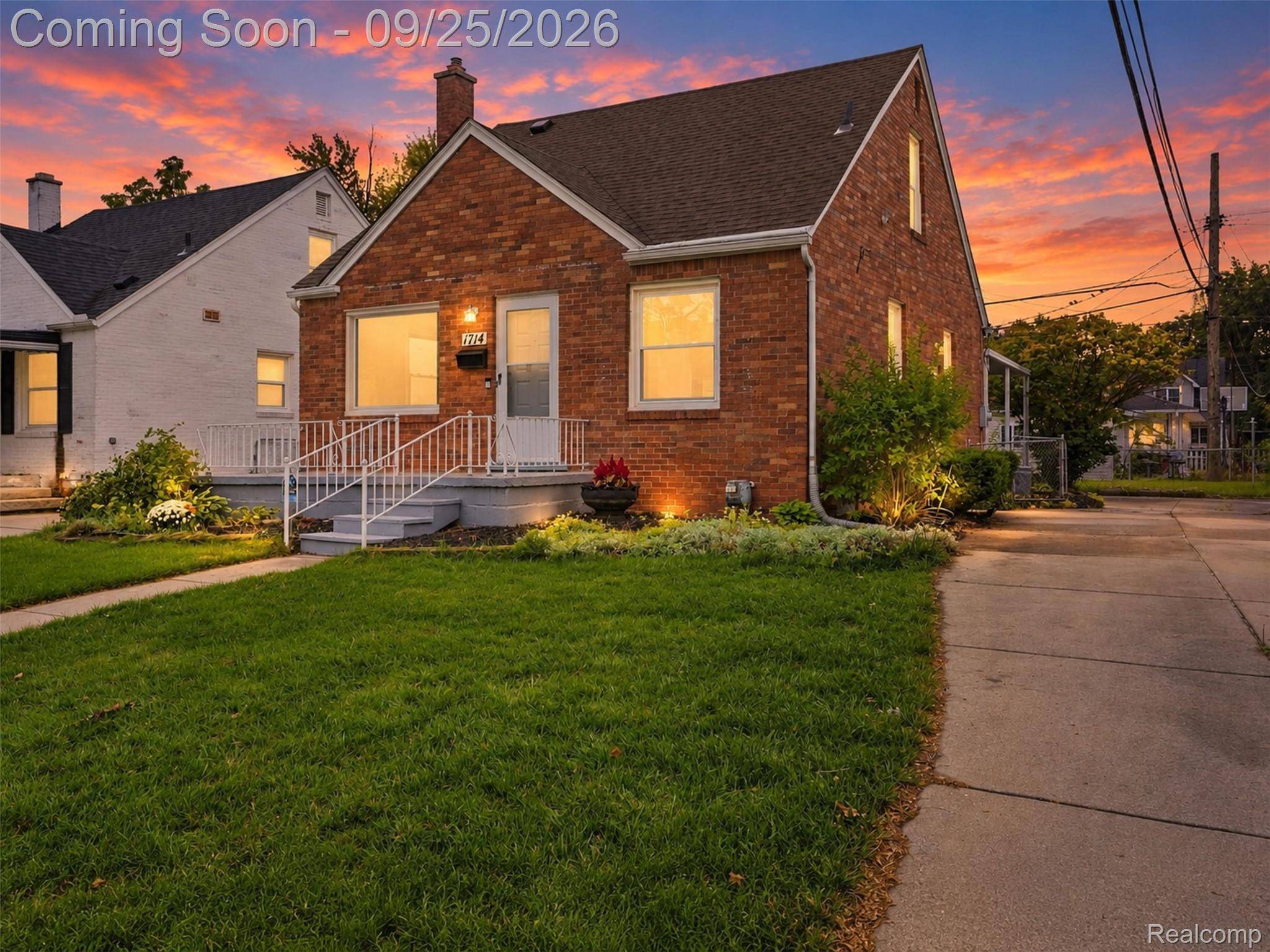 1714 Harwood AVE, Royal Oak, MI 48067