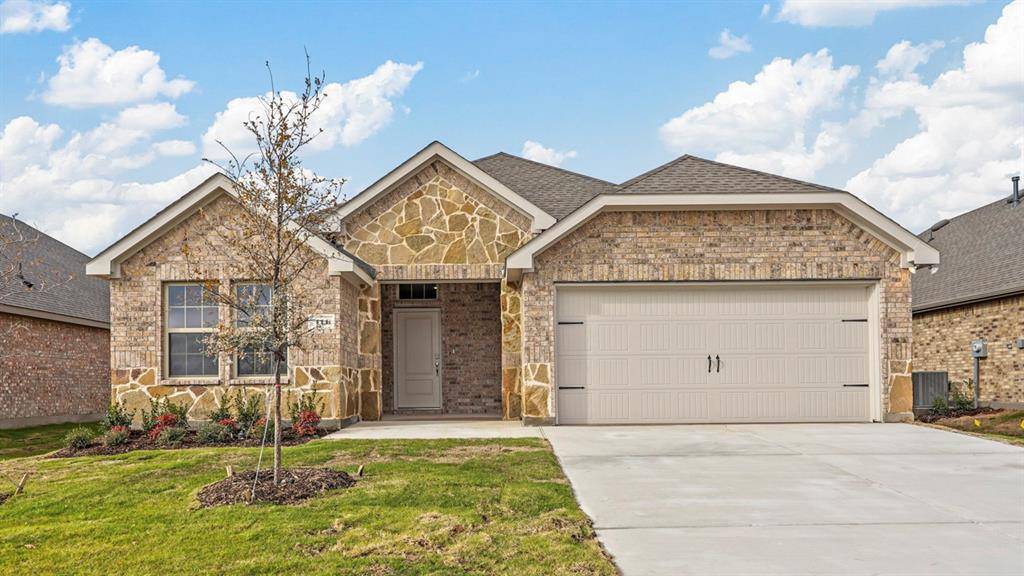 111 Lantern Road, Caddo Mills, TX 75135