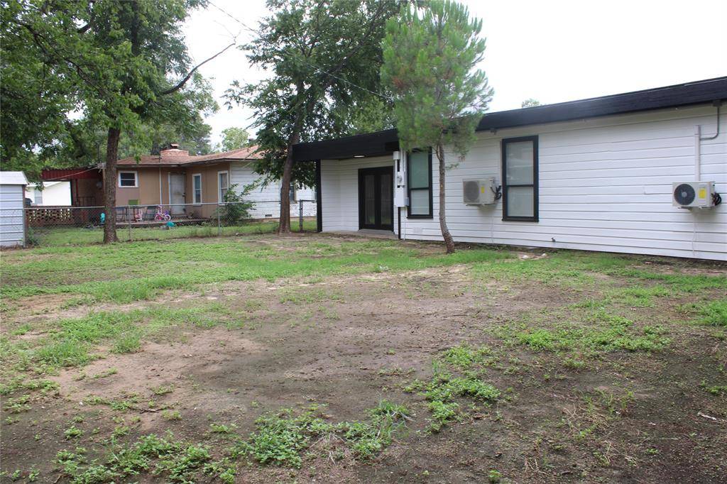 2203 SOUTHSIDE DR, Brownwood, TX 76801
