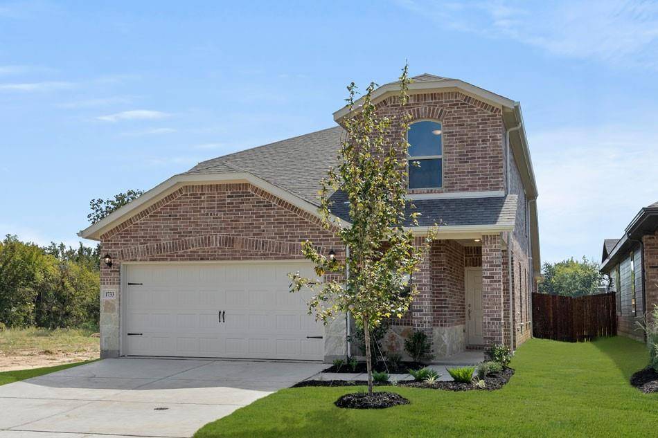 1733 Meadow Crest Drive, Aubrey, TX 76227