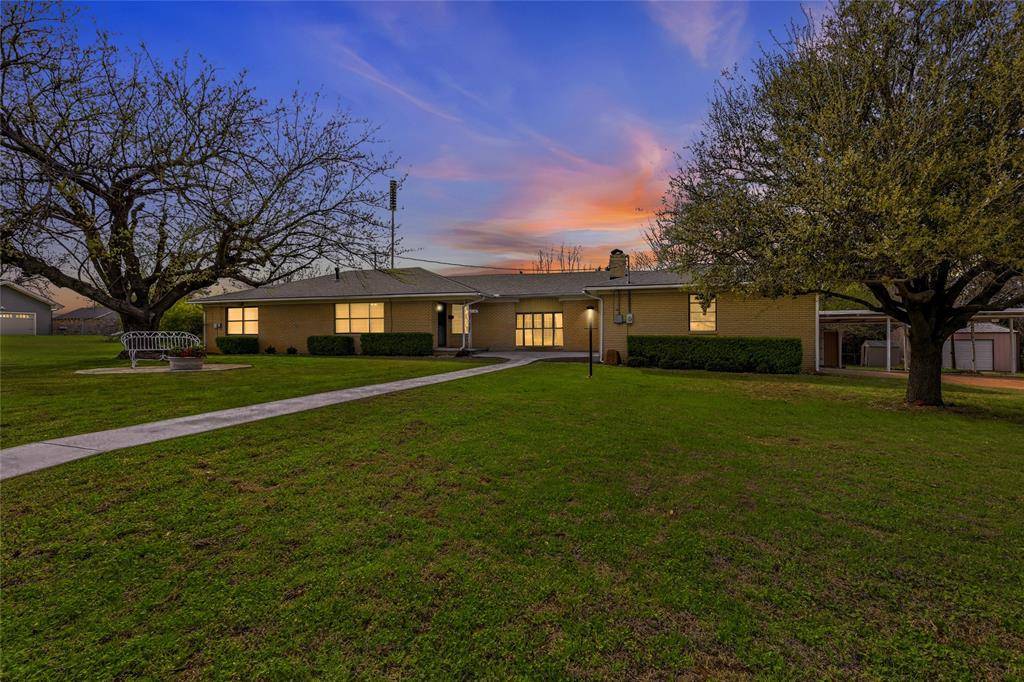 1106 Central Avenue, Bowie, TX 76230