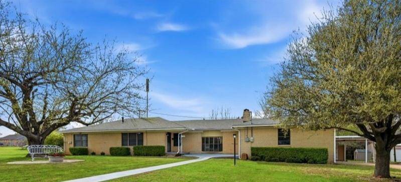1106 Central Avenue, Bowie, TX 76230