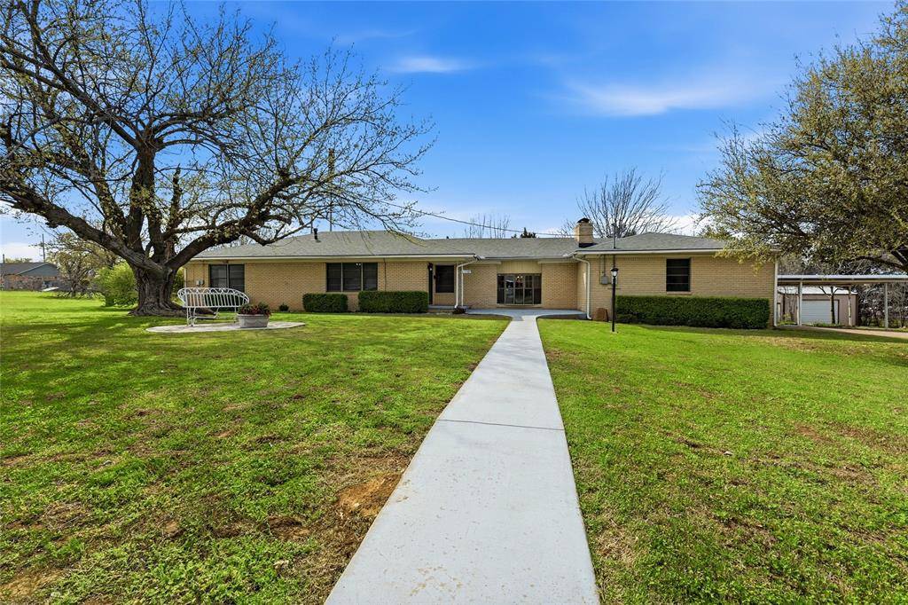 1106 Central Avenue, Bowie, TX 76230