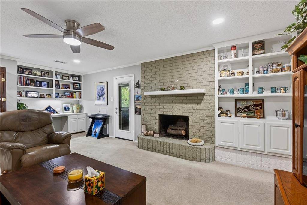 1808 E Cedar Elm Drive, Arlington, TX 76012